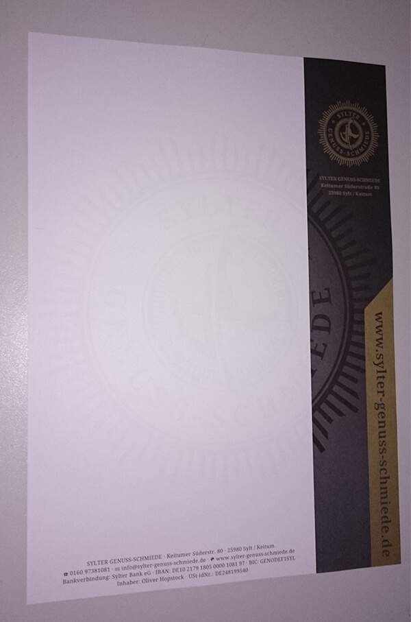 Das fertige Briefpapier mit Sonderfarbe Gold Das fertige Briefpapier mit Sonderfarbe Gold