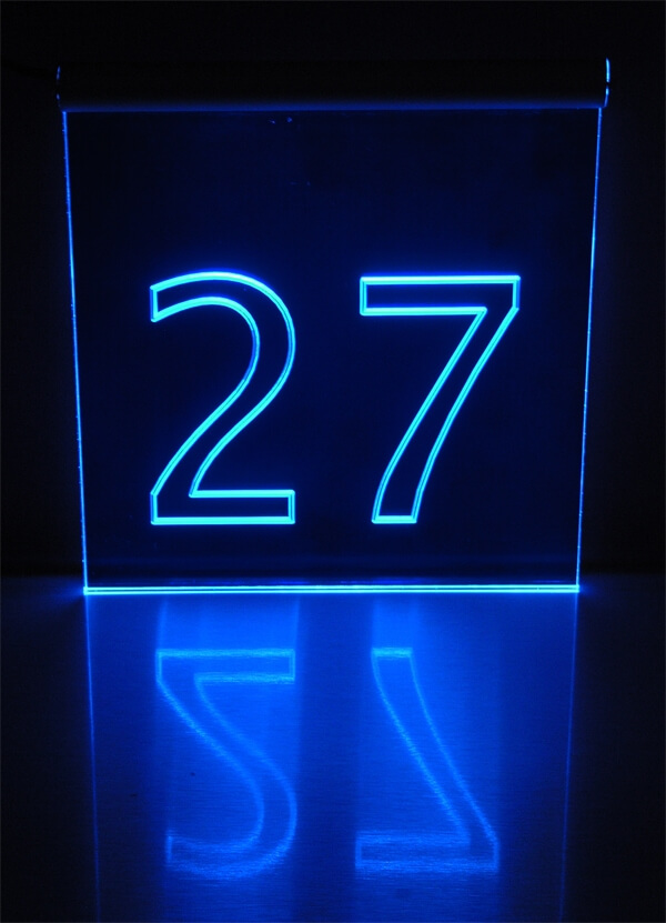 Hausnummer mit LED-Beleuchtung