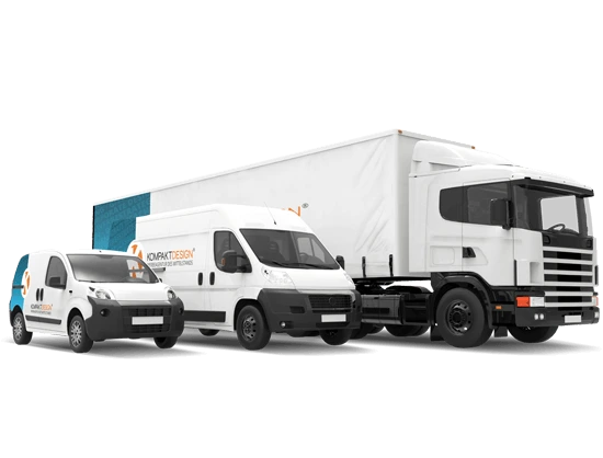 Ein LKW, ein Transporter und ein PKW mit Werbefolien beklebt