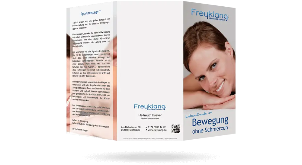 Rückseite des aufgeklappten Sportmassage-Werbeflyers - links Nackenbereich einer Frau während der Massage, in der Mitte eine weiße Fläche mit Impressum, rechts das Deckblatt mit Logo und liegender Frau.