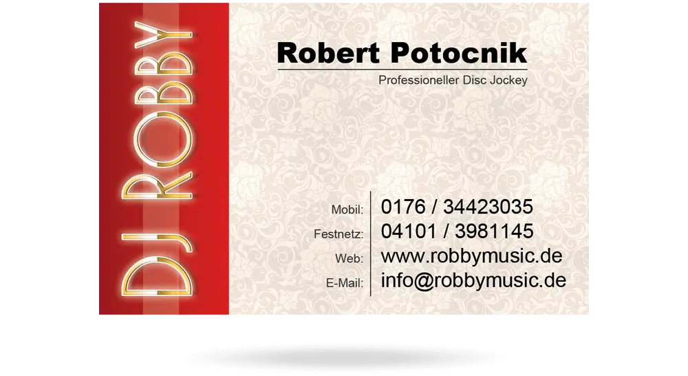Visitenkarte von DJ Robby - dezent gemusterter Hintergrund mit Kontaktdaten und roter Streifen mit Logo.