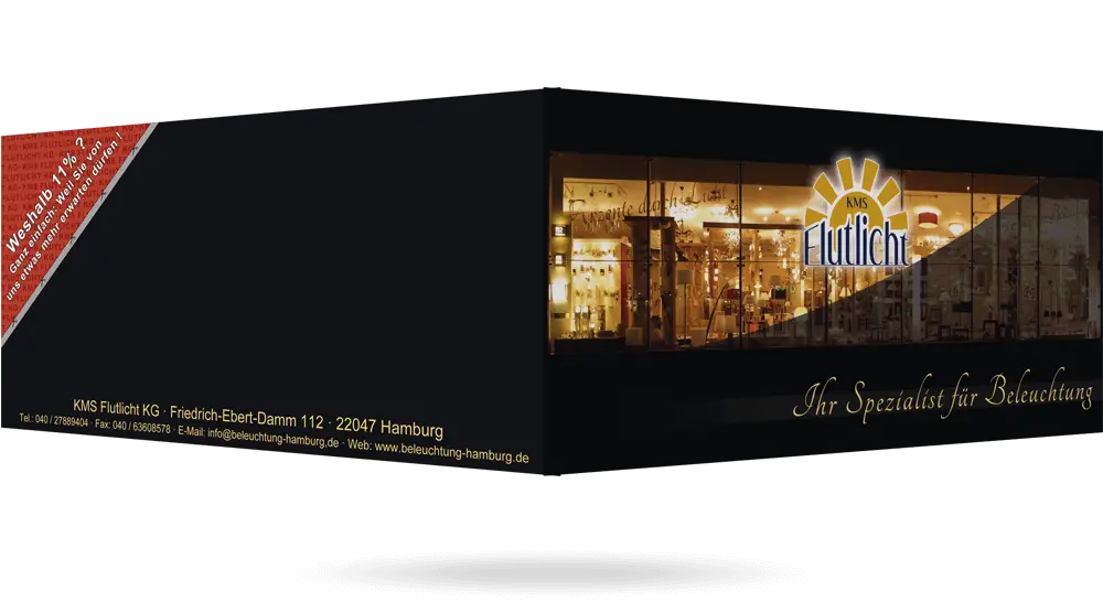 Außenseite des aufgeklappten Leuchtenfachhandel-Falzflyers - schwarze Rückseite mit Rabatt-Coupon und Deckblatt mit beleuchteten Geschäft bei Nacht.