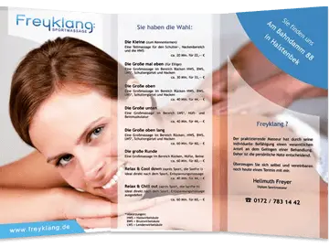 Aufgeklapptes Werbefaltblatt für Sportmmassage mit einer liegenden Frau und Händen eines Masseurs, der ihren Nacken massiert.