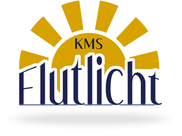 Logo eines Leuchtenhandels, bestehend aus dem blauen Schriftzug "KMS Flutlicht" und einer gelben Sonne im Hintergrund.