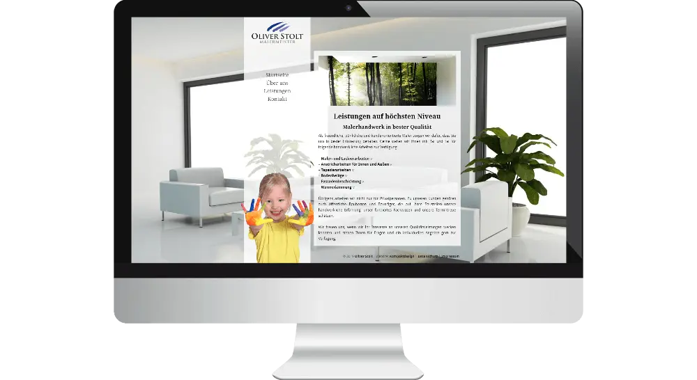 PC-Bildschirm mit dem Webdesign des Malermeister Stoldt - eine frisch gestrichene Wohnung im Hintergrund und ein Kind mit bunt angemalten Fingern im Vordergrund.