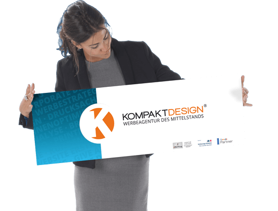 Werbetechnik Geschäftsfrau mit neuem Firmenschild in den Händen